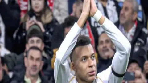 中国队在亚洲杯沙滩足球赛不敌日本队